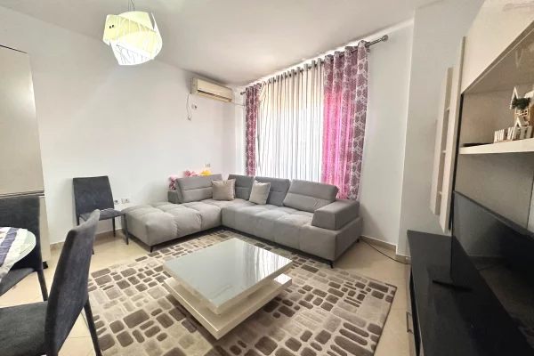 Shtepi me qera Apartament ne Tirane, 2+1, Mobilimi E mobiluar, Pagesa 600  Euro.