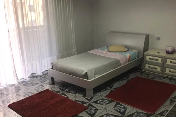 Shtepi me qera Apartament ne Tirane, 2+1, Mobilimi E mobiluar, Pagesa 55,000  Leke.