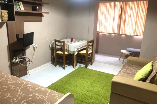 Shtepi me qera Apartament ne Tirane, 2+1, Mobilimi E mobiluar, Pagesa 55,000  Leke.