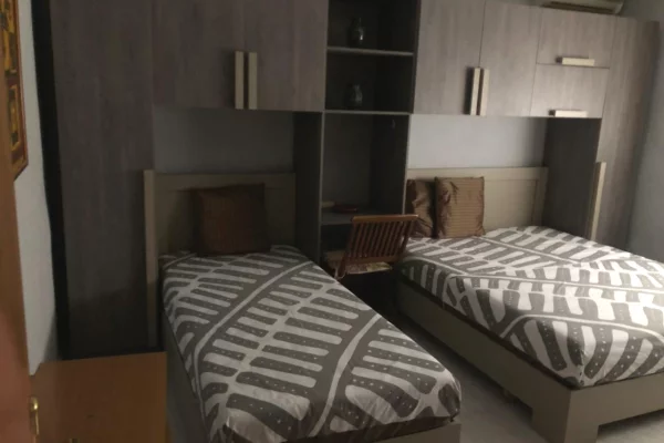 Shtepi me qera Apartament ne Tirane, 2+1, Mobilimi E mobiluar, Pagesa 55,000  Leke.