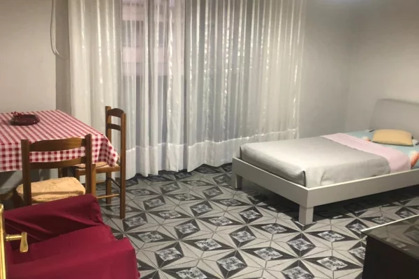 Shtepi me qera Apartament ne Tirane, 2+1, Mobilimi E mobiluar, Pagesa 55,000  Leke.