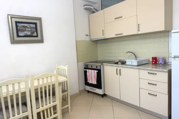 Shtepi me qera Apartament ne Tirane, 2+1, Mobilimi E mobiluar, Pagesa 65,000  Leke.