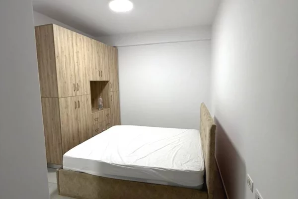 Shtepi me qera Apartament ne Tirane, 2+1, Mobilimi E mobiluar, Pagesa 60,000  Leke.