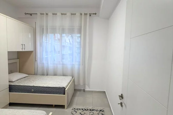 Shtepi me qera Apartament ne Tirane, 2+1, Mobilimi E mobiluar, Pagesa 60,000  Leke.