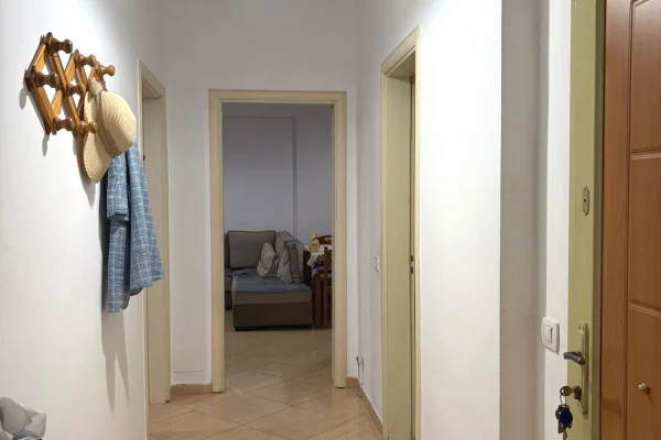 Shtepi me qera Apartament ne Tirane, 2+1, Mobilimi E mobiluar, Pagesa 55,000  Leke.