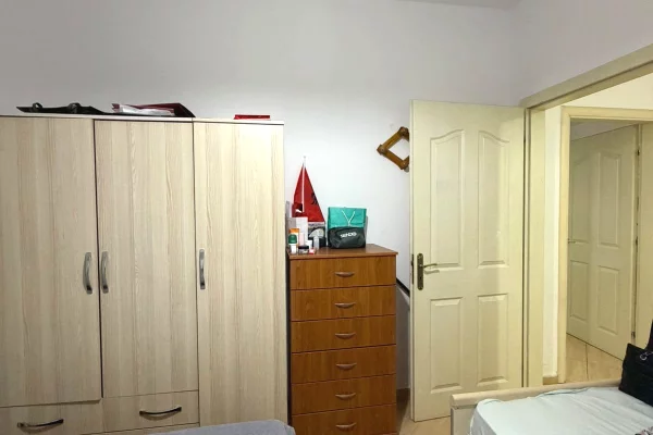 Shtepi me qera Apartament ne Tirane, 2+1, Mobilimi E mobiluar, Pagesa 55,000  Leke.