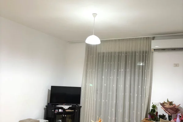 Shtepi me qera Apartament ne Tirane, 2+1, Mobilimi E mobiluar, Pagesa 55,000  Leke.