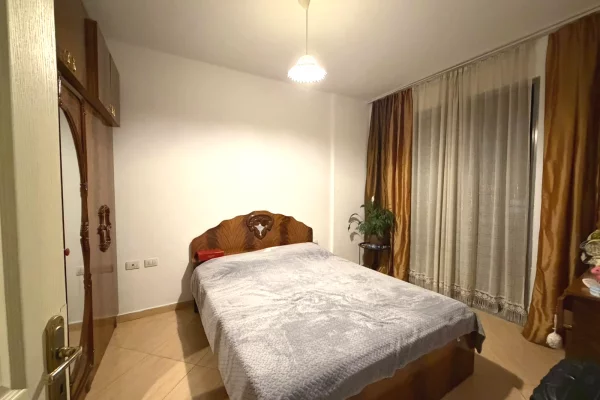Shtepi me qera Apartament ne Tirane, 2+1, Mobilimi E mobiluar, Pagesa 55,000  Leke.