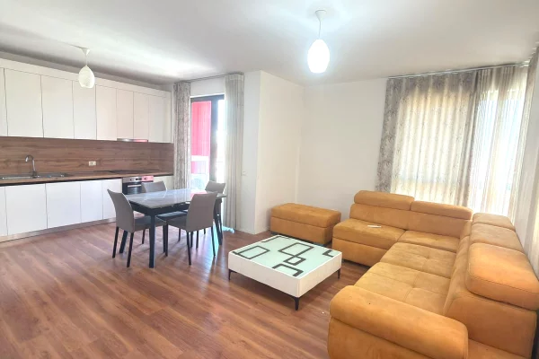 Shtepi me qera 2+1 ne Tirane - 65,000 Leke