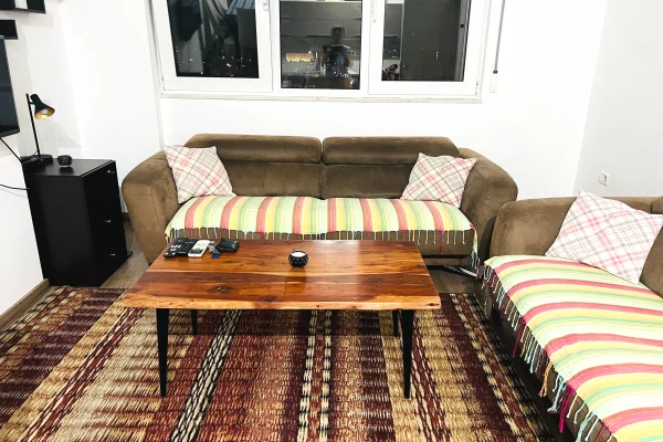Shtepi me qera Apartament ne Tirane, 2+1, Mobilimi E mobiluar, Pagesa 700  Euro.