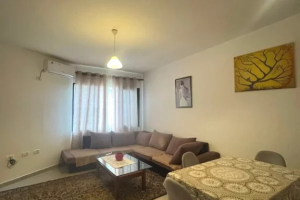 Shtepi me qera Apartament ne Tirane, 1+1, Mobilimi E mobiluar, Pagesa 40,000  Leke.