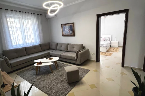Shtepi me qera Apartament ne Tirane, 1+1, Mobilimi E mobiluar, Pagesa 60,000  Leke.