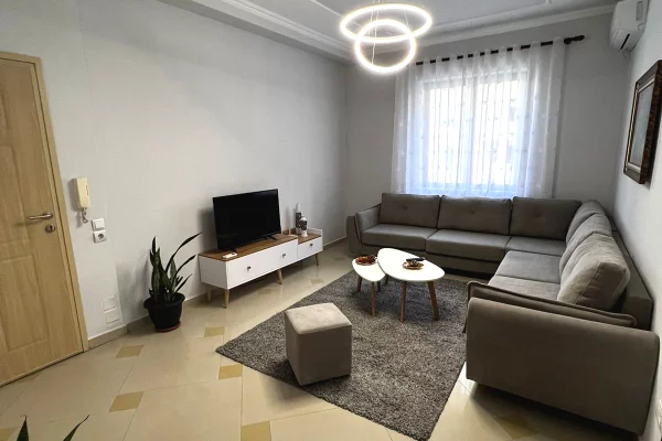 Shtepi me qera 1+1 ne Tirane - 60,000 Leke