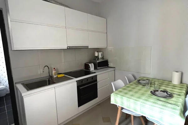 Shtepi me qera Apartament ne Tirane, 1+1, Mobilimi E mobiluar, Pagesa 60,000  Leke.