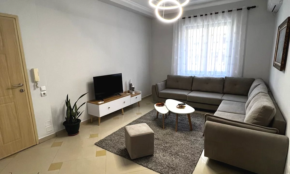 Shtepi me qera Apartament ne Tirane, 1+1, Mobilimi E mobiluar, Pagesa 60,000  Leke.