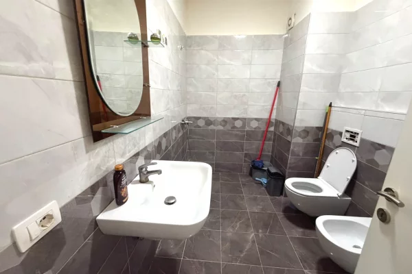 Shtepi me qera Apartament ne Tirane, 1+1, Mobilimi E mobiluar, Pagesa 50,000  Leke.
