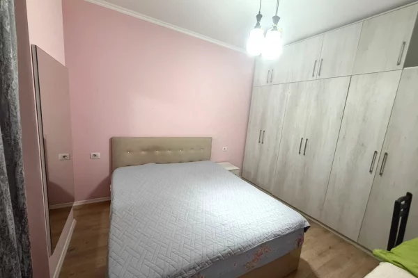 Shtepi me qera Apartament ne Tirane, 1+1, Mobilimi E mobiluar, Pagesa 50,000  Leke.