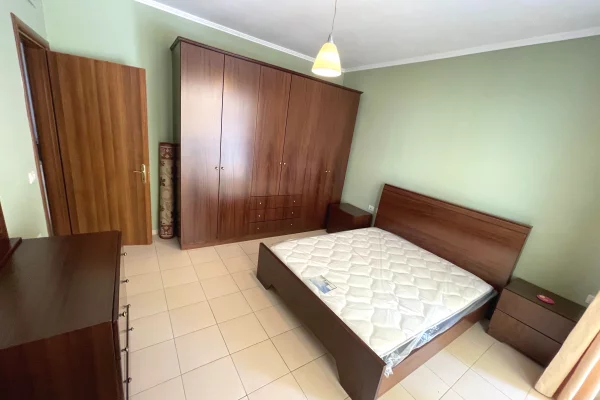Shtepi me qera Apartament ne Tirane, 2+1, Mobilimi E mobiluar, Pagesa 700  Euro.