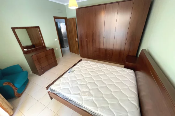 Shtepi me qera Apartament ne Tirane, 2+1, Mobilimi E mobiluar, Pagesa 700  Euro.
