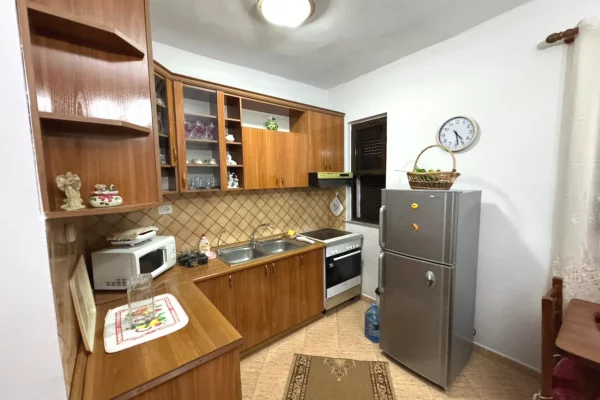 Shtepi me qera Apartament ne Tirane, 2+1, Mobilimi E mobiluar, Pagesa 46,000  Leke.