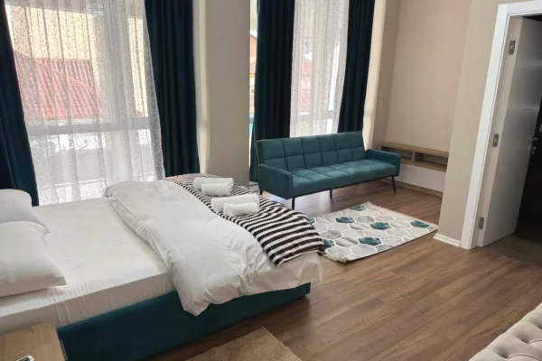 Shtepi me qera Apartament ne Tirane, 2+1, Mobilimi E mobiluar, Pagesa 80,000  Leke.