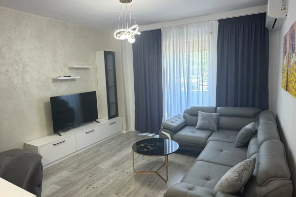 Shtepi me qera 1+1 ne Tirane - 50,000 Leke