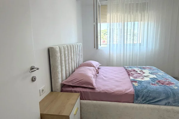 Shtepi me qera Apartament ne Tirane, 1+1, Mobilimi E mobiluar, Pagesa 50,000  Leke.
