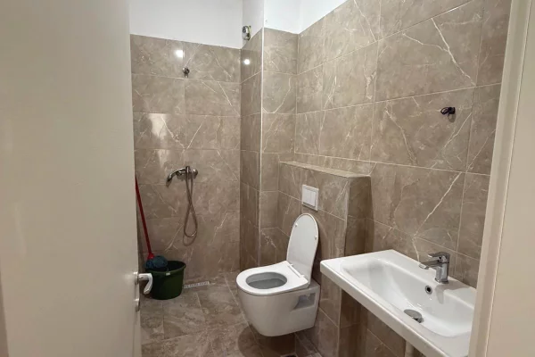 Shtepi me qera Apartament ne Tirane, 2+1, Mobilimi E mobiluar, Pagesa 60,000  Leke.