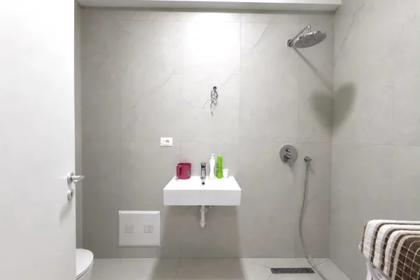 Shtepi me qera Apartament ne Tirane, 1+1, Mobilimi E mobiluar, Pagesa 40,000  Leke.
