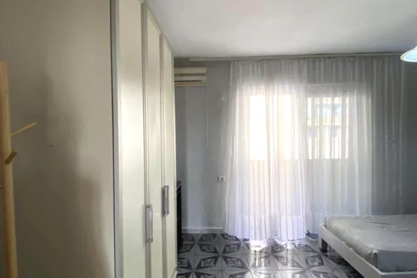 Shtepi me qera Apartament ne Tirane, 2+1, Mobilimi E mobiluar, Pagesa 55,000  Leke.
