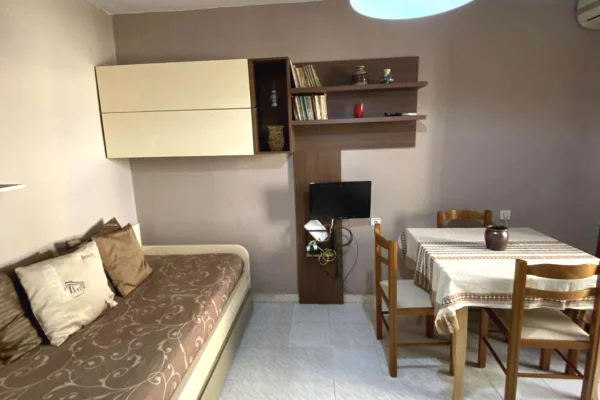 Shtepi me qera Apartament ne Tirane, 2+1, Mobilimi E mobiluar, Pagesa 55,000  Leke.
