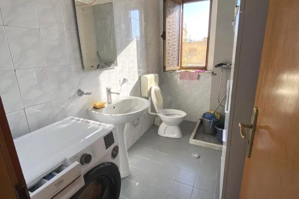 Shtepi me qera Apartament ne Tirane, 2+1, Mobilimi E mobiluar, Pagesa 55,000  Leke.
