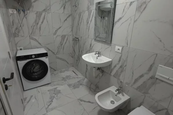 Shtepi me qera Apartament ne Tirane, 3+1, Mobilimi Bosh, pa mobiluar, Pagesa 65,000  Leke.