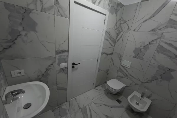 Shtepi me qera Apartament ne Tirane, 3+1, Mobilimi Bosh, pa mobiluar, Pagesa 65,000  Leke.