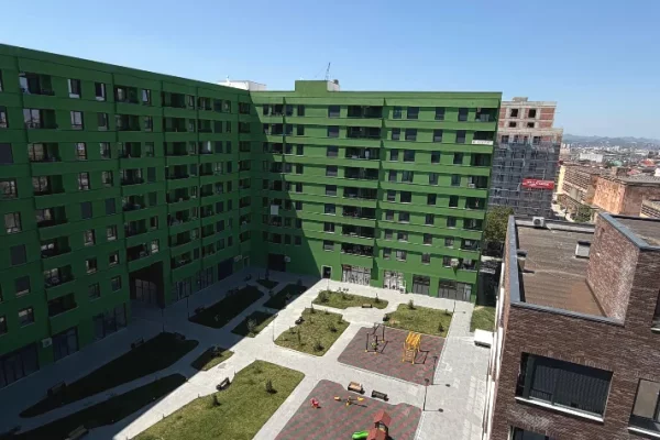 Shtepi me qera Apartament ne Tirane, 3+1, Mobilimi Bosh, pa mobiluar, Pagesa 65,000  Leke.
