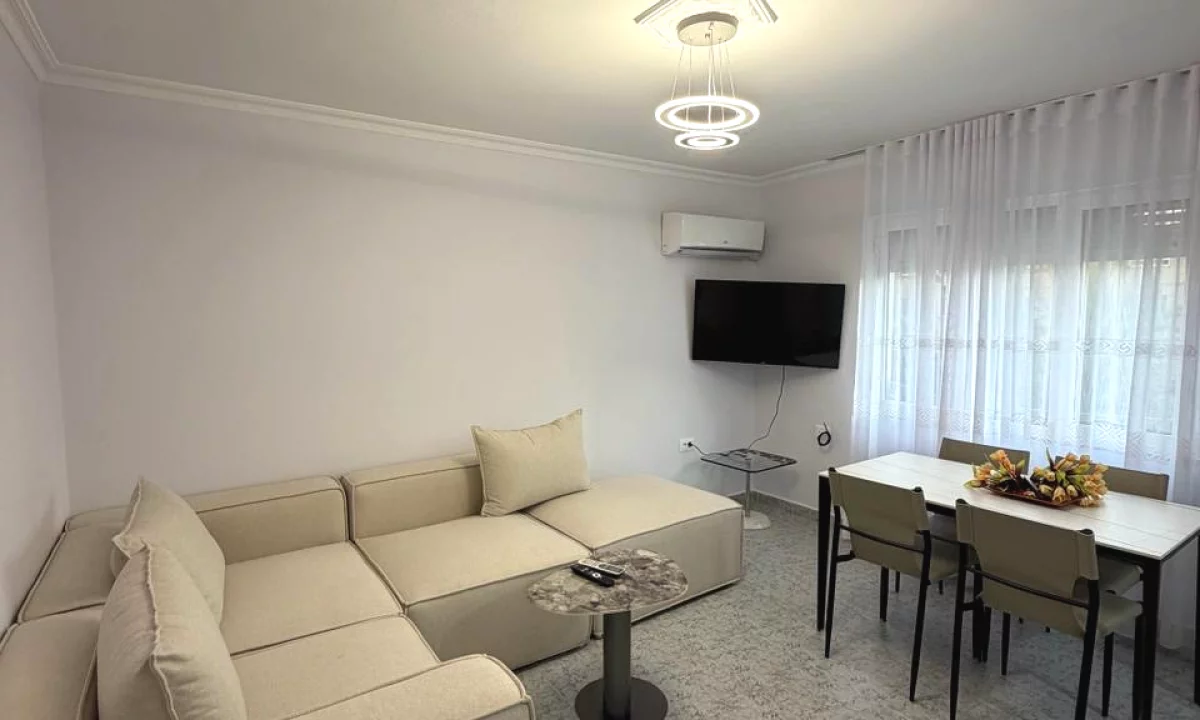Shtepi me qera Apartament ne Tirane, 3+1, Mobilimi E mobiluar, Pagesa 80,000  Leke.