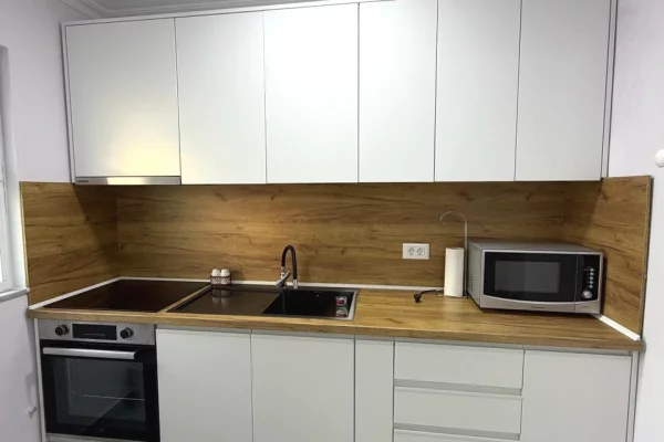 Shtepi me qera Apartament ne Tirane, 3+1, Mobilimi E mobiluar, Pagesa 80,000  Leke.