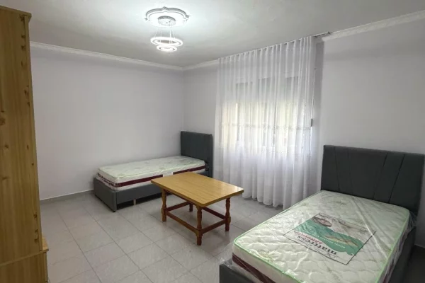 Shtepi me qera Apartament ne Tirane, 3+1, Mobilimi E mobiluar, Pagesa 80,000  Leke.