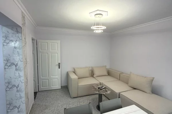 Shtepi me qera Apartament ne Tirane, 3+1, Mobilimi E mobiluar, Pagesa 80,000  Leke.