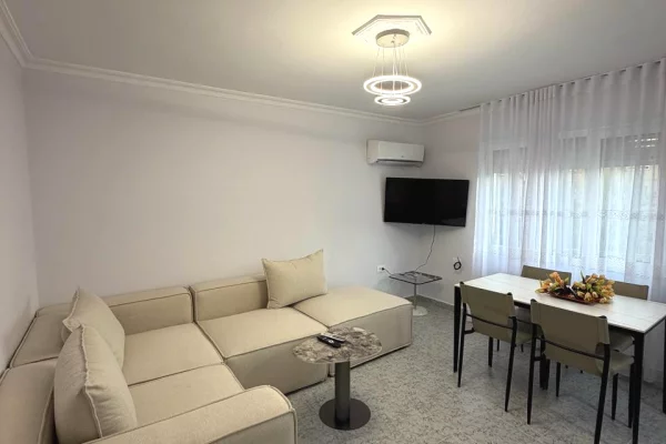Shtepi me qera 3+1 ne Tirane - 80,000 Leke