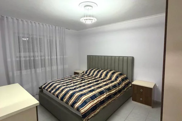 Shtepi me qera Apartament ne Tirane, 3+1, Mobilimi E mobiluar, Pagesa 80,000  Leke.