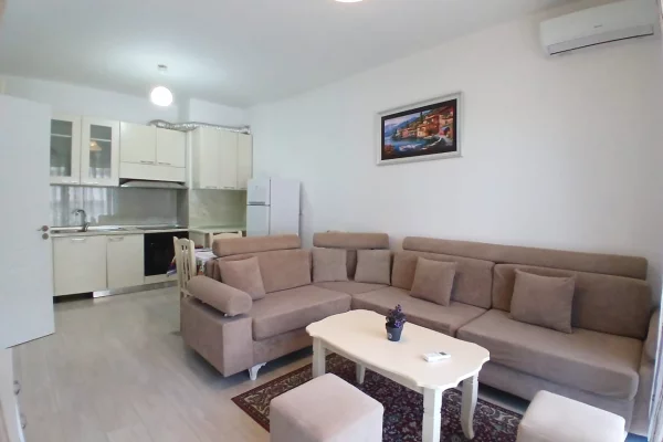 Shtepi me qera 3+1 ne Tirane - 60,000 Leke
