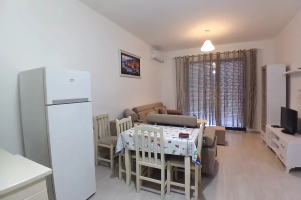 Shtepi me qera Apartament ne Tirane, 3+1, Mobilimi E mobiluar, Pagesa 60,000  Leke.