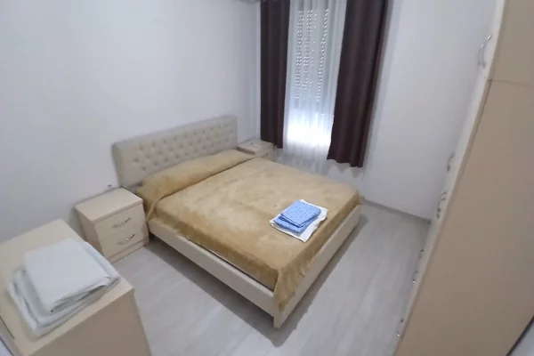 Shtepi me qera Apartament ne Tirane, 3+1, Mobilimi E mobiluar, Pagesa 60,000  Leke.