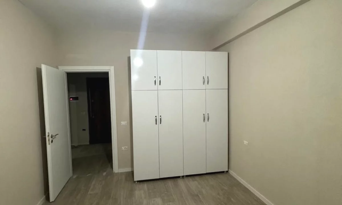 Shtepi me qera Apartament ne Tirane, 1+1, Mobilimi Bosh, pa mobiluar, Pagesa 38,000  Leke.