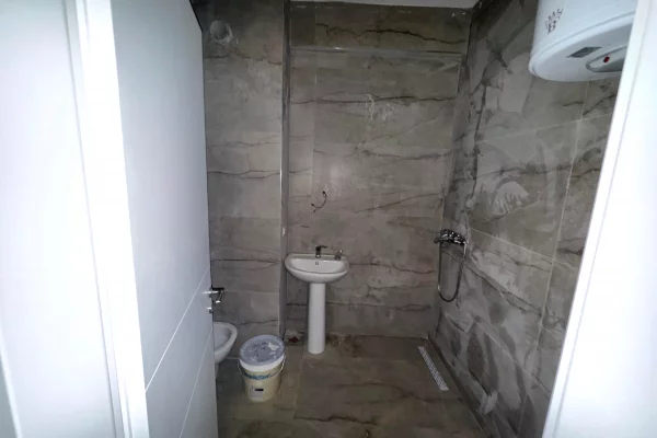 Shtepi me qera Apartament ne Tirane, 1+1, Mobilimi Bosh, pa mobiluar, Pagesa 38,000  Leke.