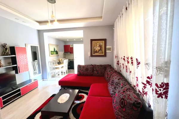 Shtepi me qera Shtepi Private ne Tirane, 1+1, Mobilimi E mobiluar, Pagesa 50,000  Leke.