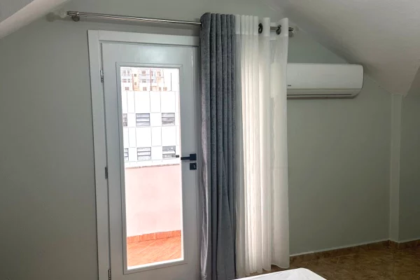 Shtepi me qera Apartament ne Tirane, 2+1, Mobilimi E mobiluar, Pagesa 65,000  Leke.