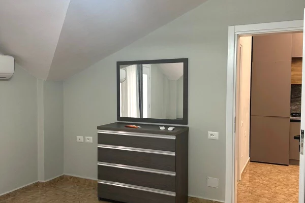 Shtepi me qera Apartament ne Tirane, 2+1, Mobilimi E mobiluar, Pagesa 65,000  Leke.