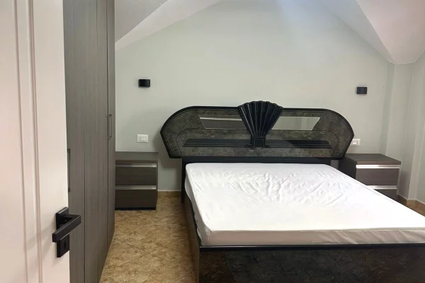 Shtepi me qera Apartament ne Tirane, 2+1, Mobilimi E mobiluar, Pagesa 65,000  Leke.